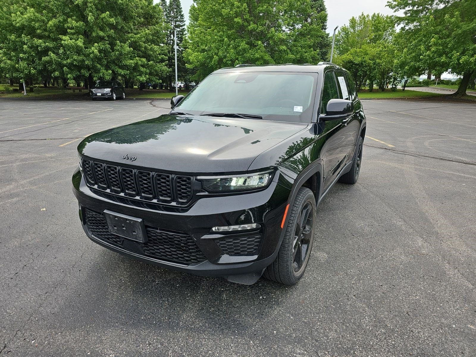 Used 2023 Jeep Grand Cherokee Limited w/ Black Appearance Package AWD/4WD image 2