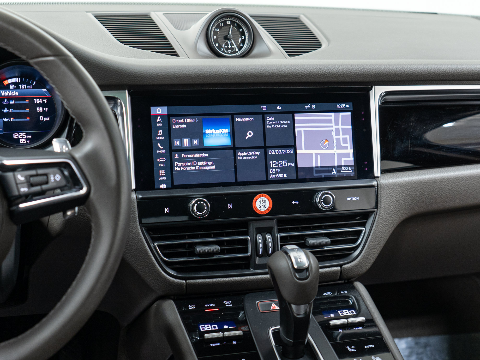 Certified 2022 Porsche Macan S AWD/4WD image 22