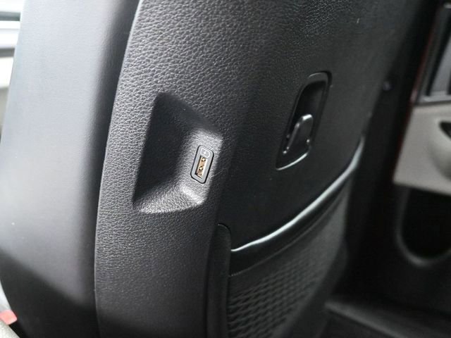 Used 2023 Kia Carnival LX image 25