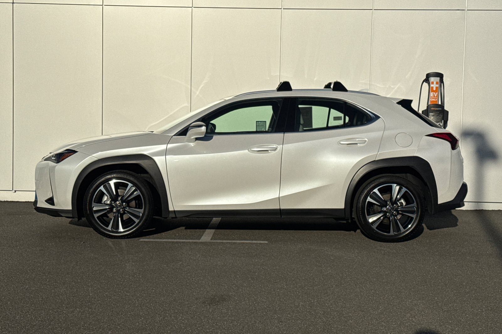 Used 2025 Lexus UX 300h FWD w/ Accessory Package (Z2) image 2
