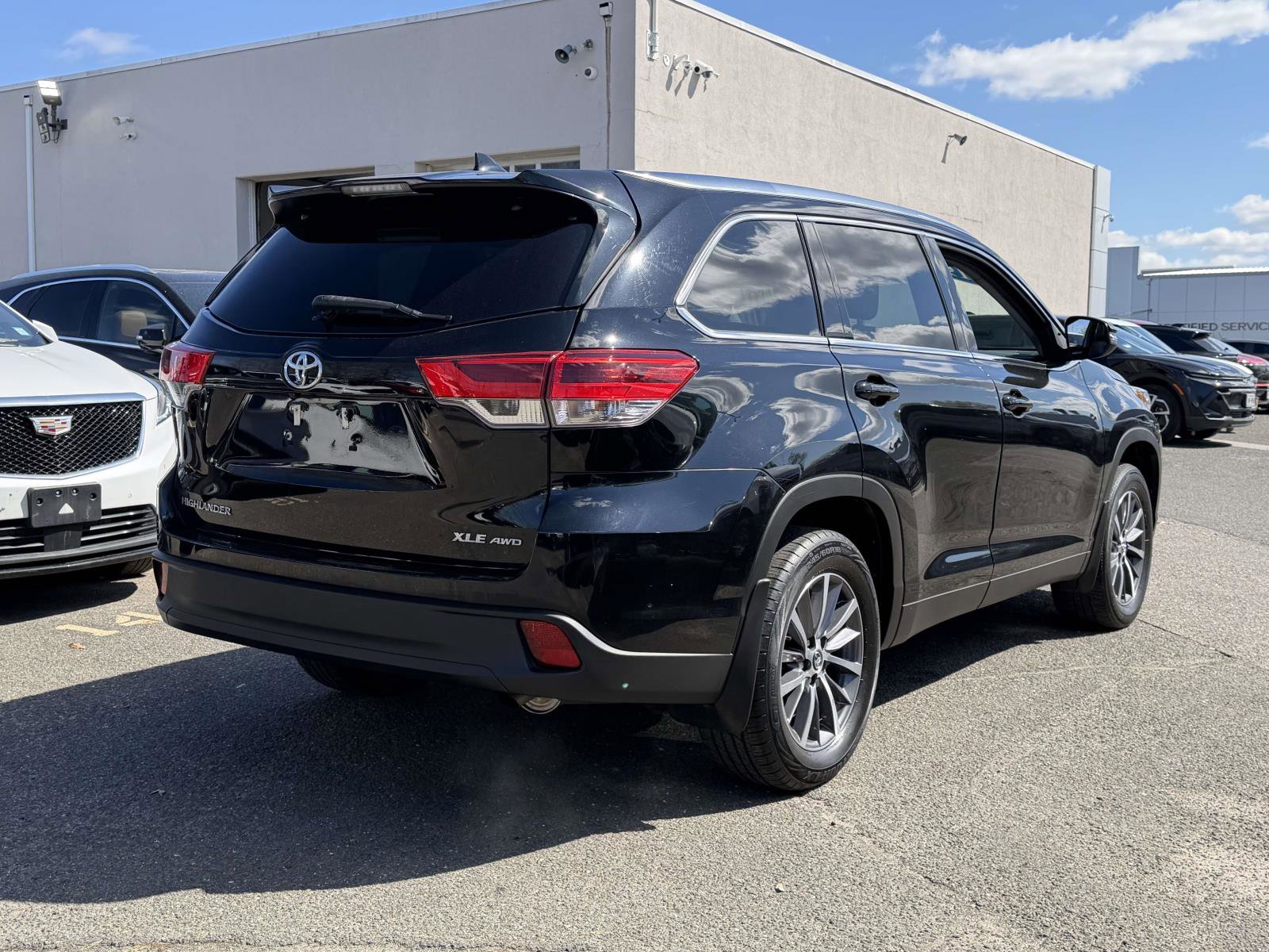 Used 2019 Toyota Highlander XLE AWD/4WD image 5