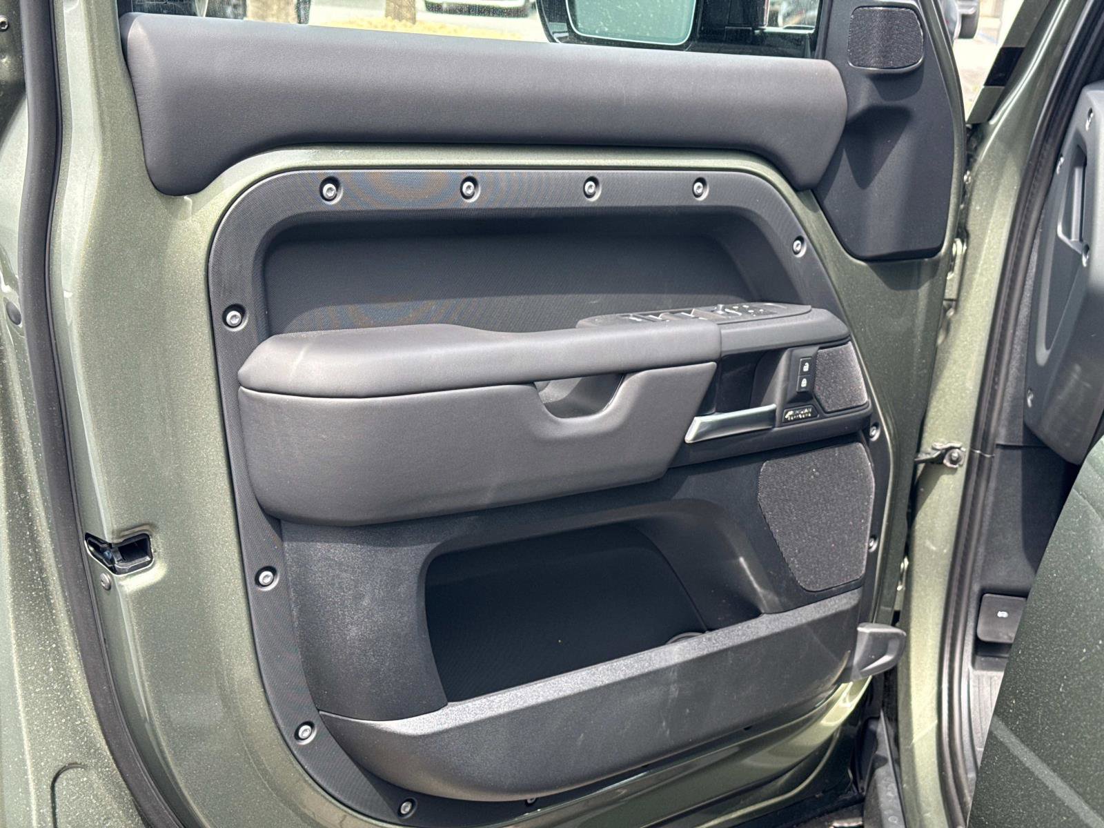 Used 2025 Land Rover Defender 110 X-Dynamic SE AWD/4WD image 16
