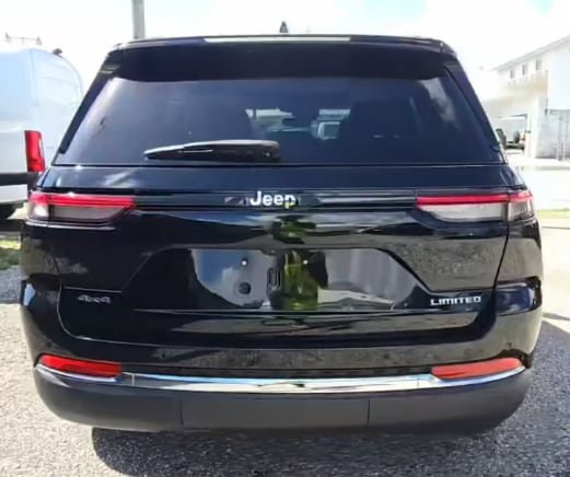 Used 2022 Jeep Grand Cherokee Limited AWD/4WD image 6