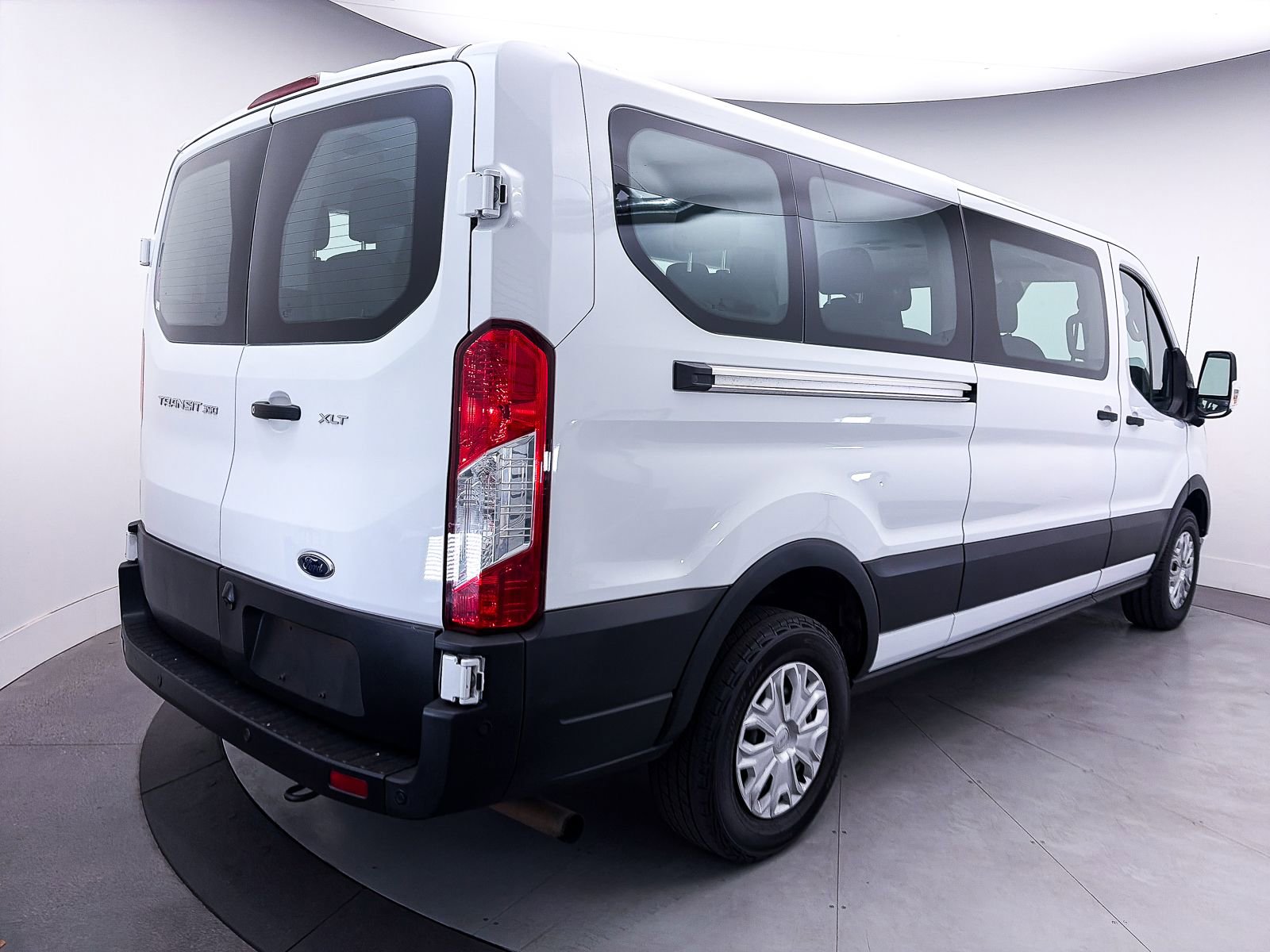 Used 2023 Ford Transit 350 XLT RWD image 14