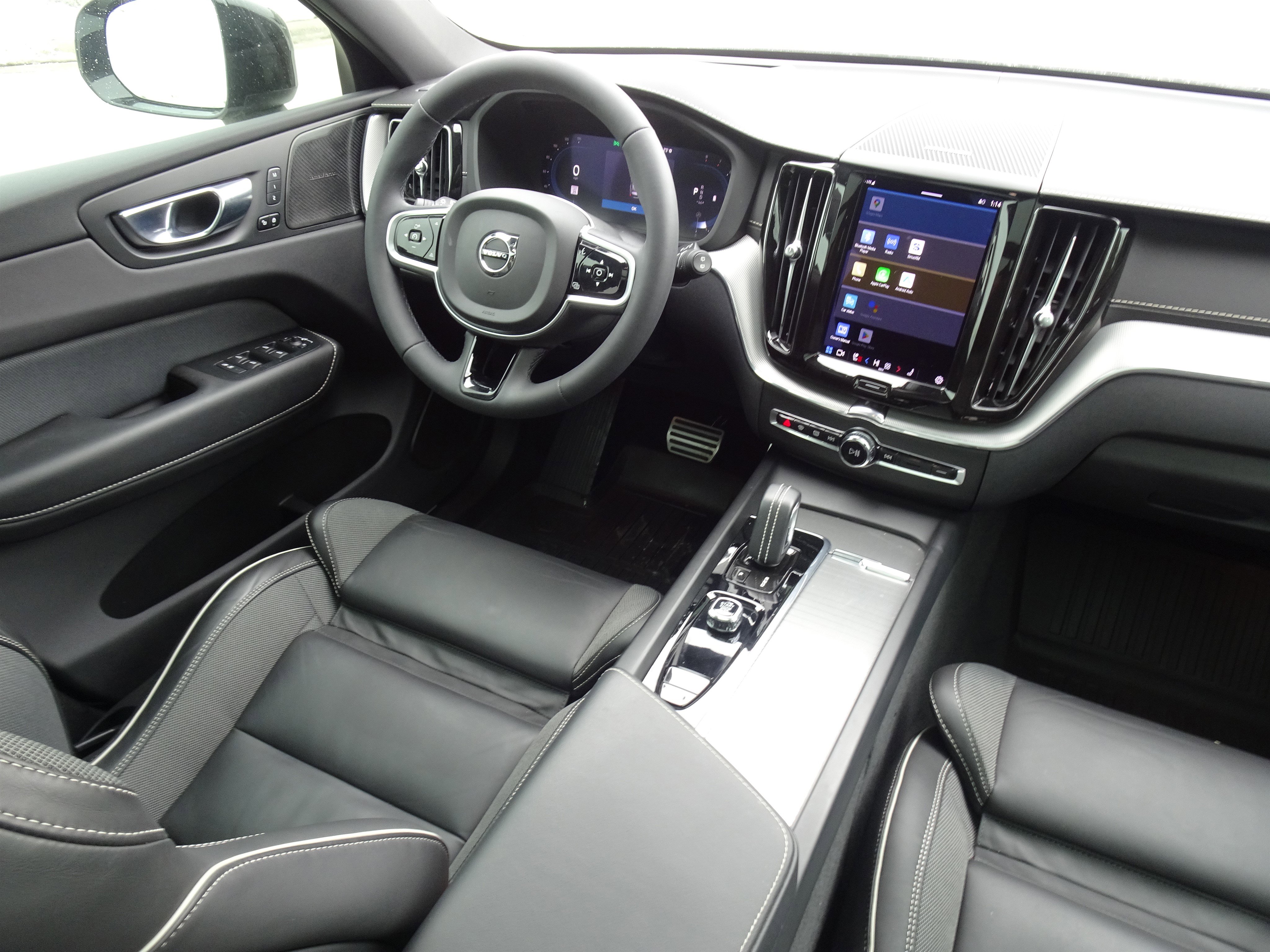 Used 2022 Volvo XC60 B6 R-Design w/ Advanced Package image 23