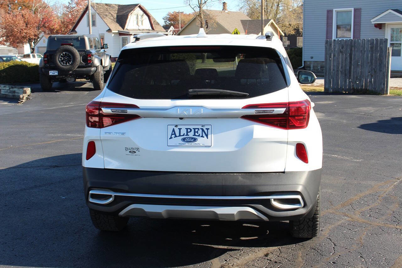 Used 2022 Kia Seltos EX image 5