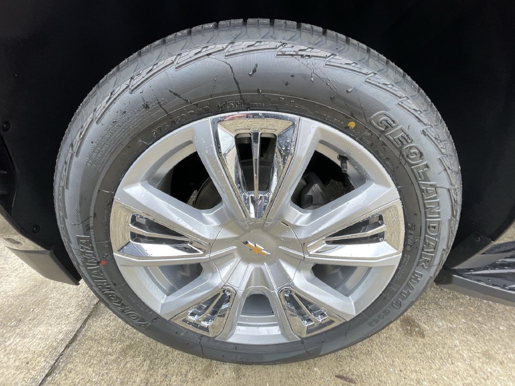 Used 2024 Chevrolet Suburban High Country w/ Advanced Technology Package AWD/4WD image 34