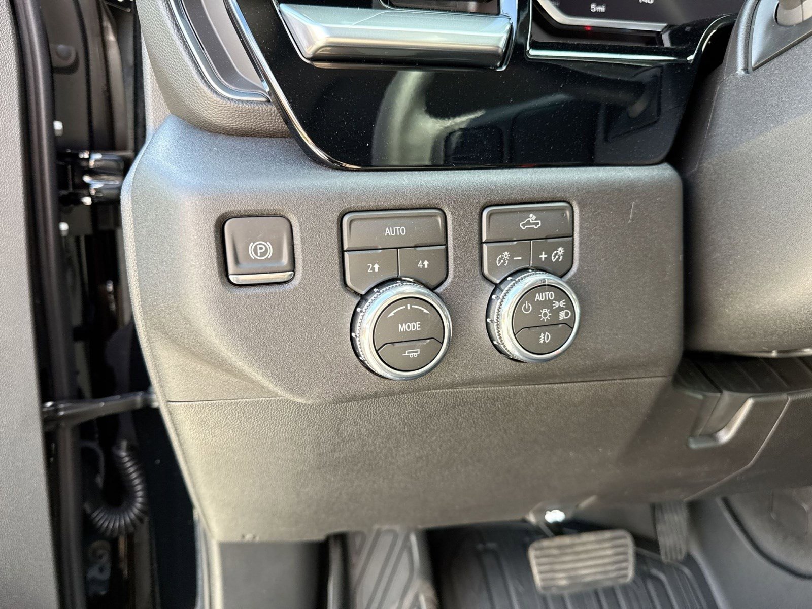 New 2026 GMC Sierra 1500 Elevation w/ Elevation Select Package AWD/4WD image 17