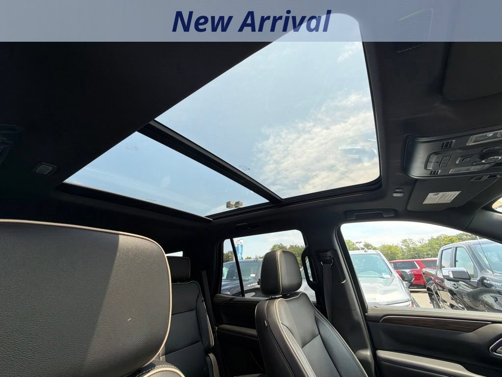 Used 2021 Chevrolet Tahoe Premier w/ Premium Package AWD/4WD image 3