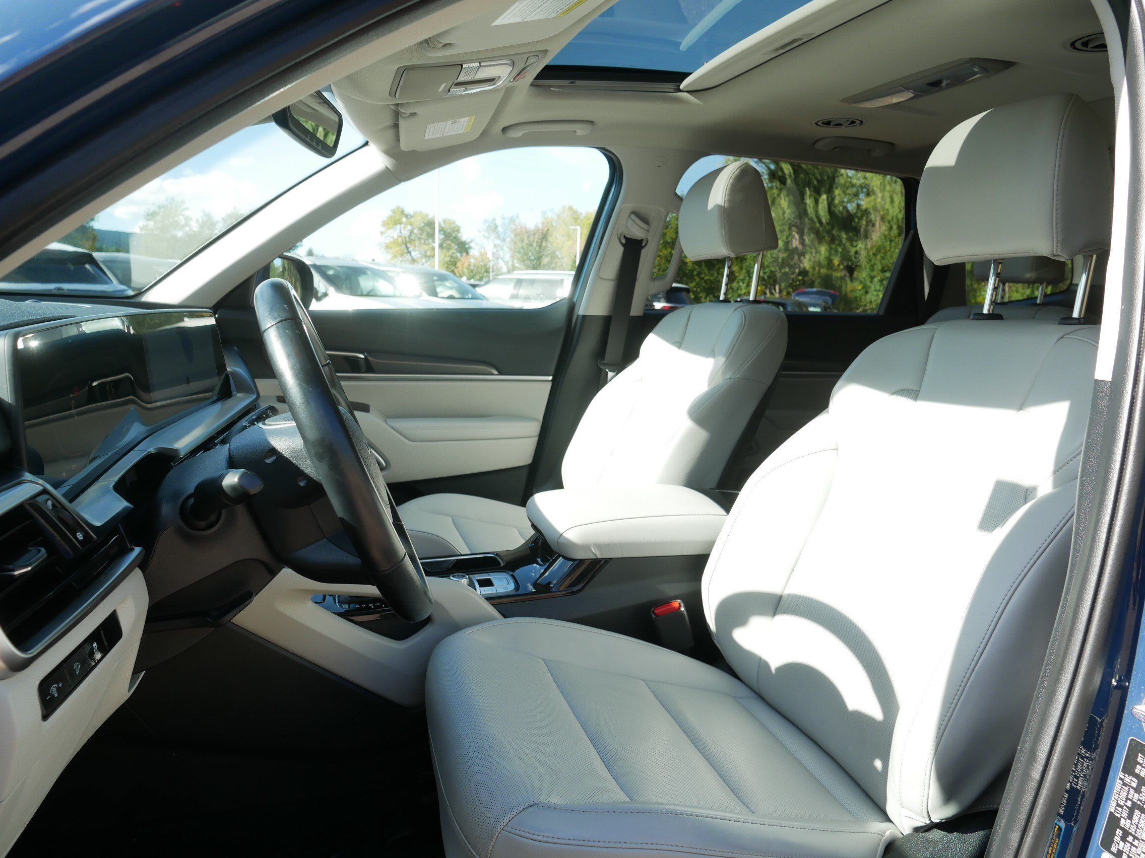 Certified 2024 Kia Telluride S w/ S Sunroof Package AWD/4WD image 35