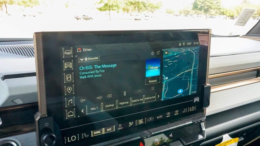 Used 2025 GMC Hummer EV 2X w/ LPO, Cargo Utility Package AWD/4WD image 34