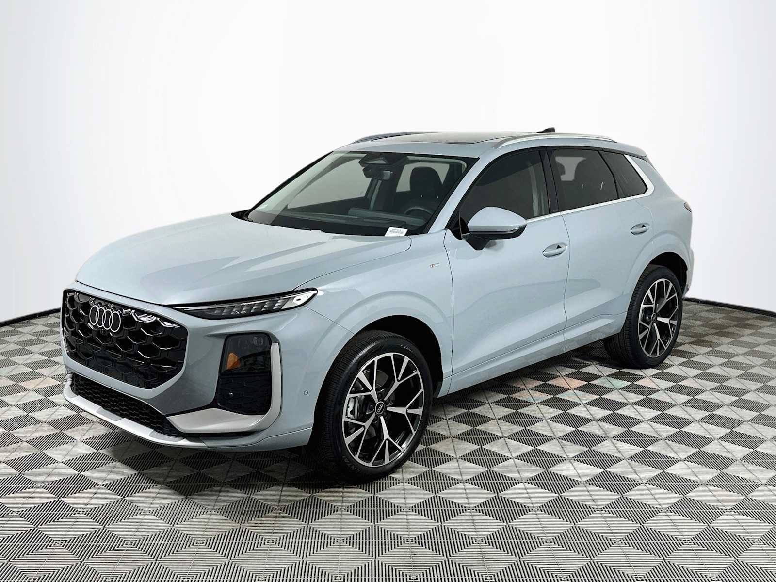 New 2026 Audi Q3 quattro 2.0T AWD/4WD image 3