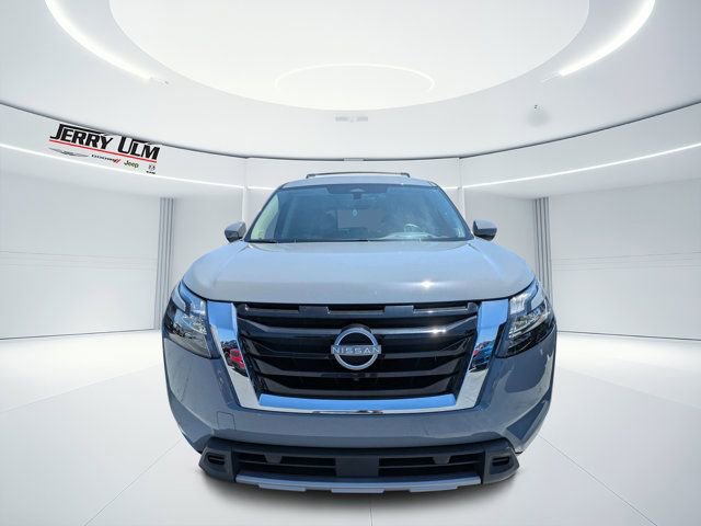 Used 2025 Nissan Pathfinder Platinum w/ Cargo Package FWD image 7