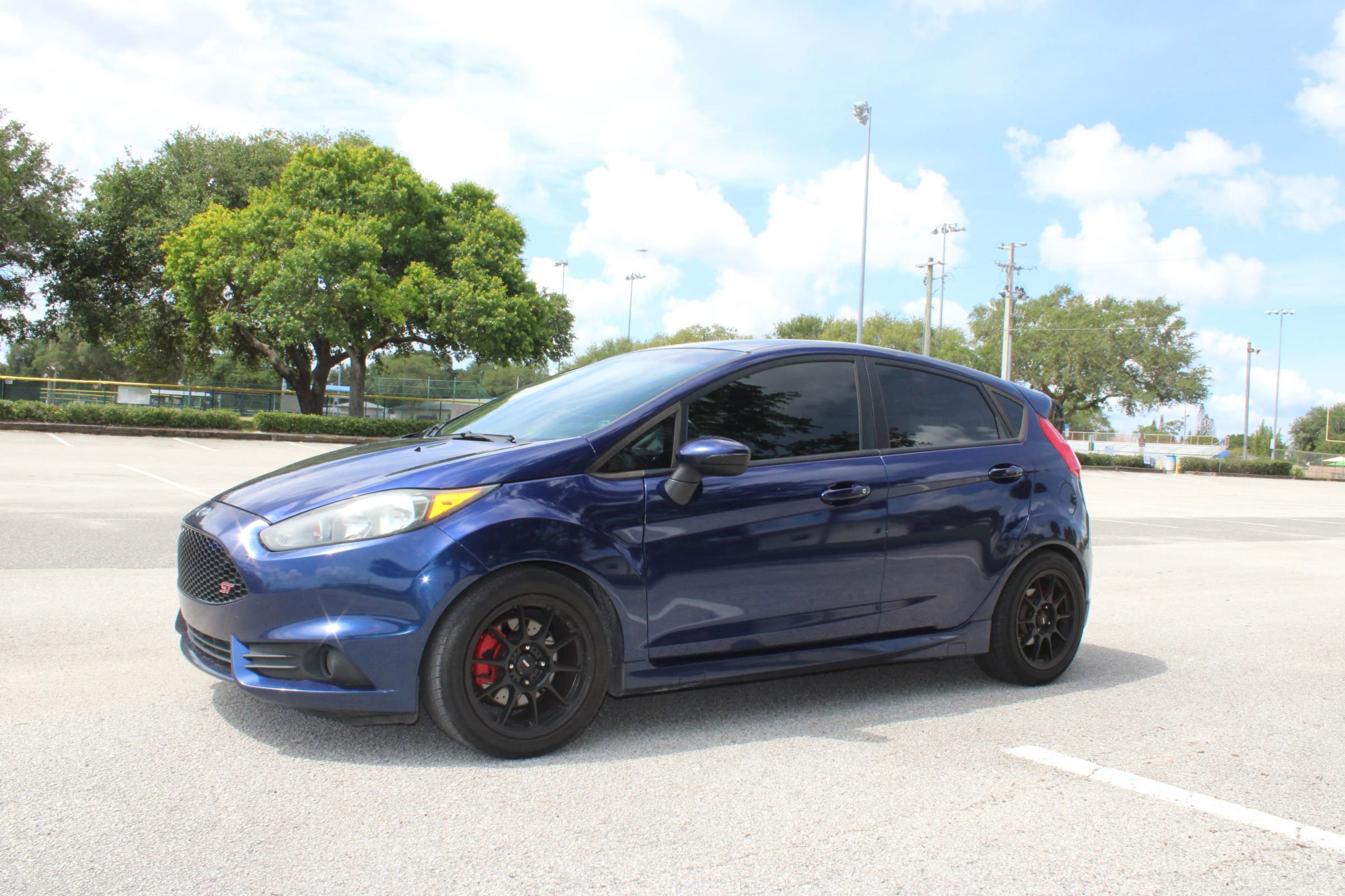 Used 2016 Ford Fiesta ST FWD image 3