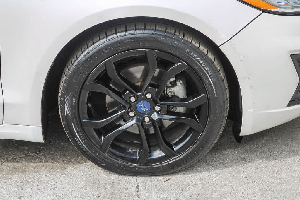 Used 2020 Ford Fusion SE w/ Equipment Group 151A FWD image 8