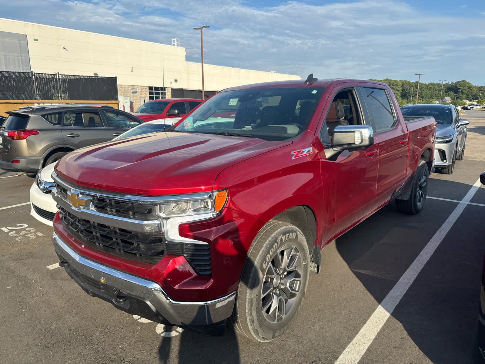 Used 2022 Chevrolet Silverado 1500 LT AWD/4WD image 2
