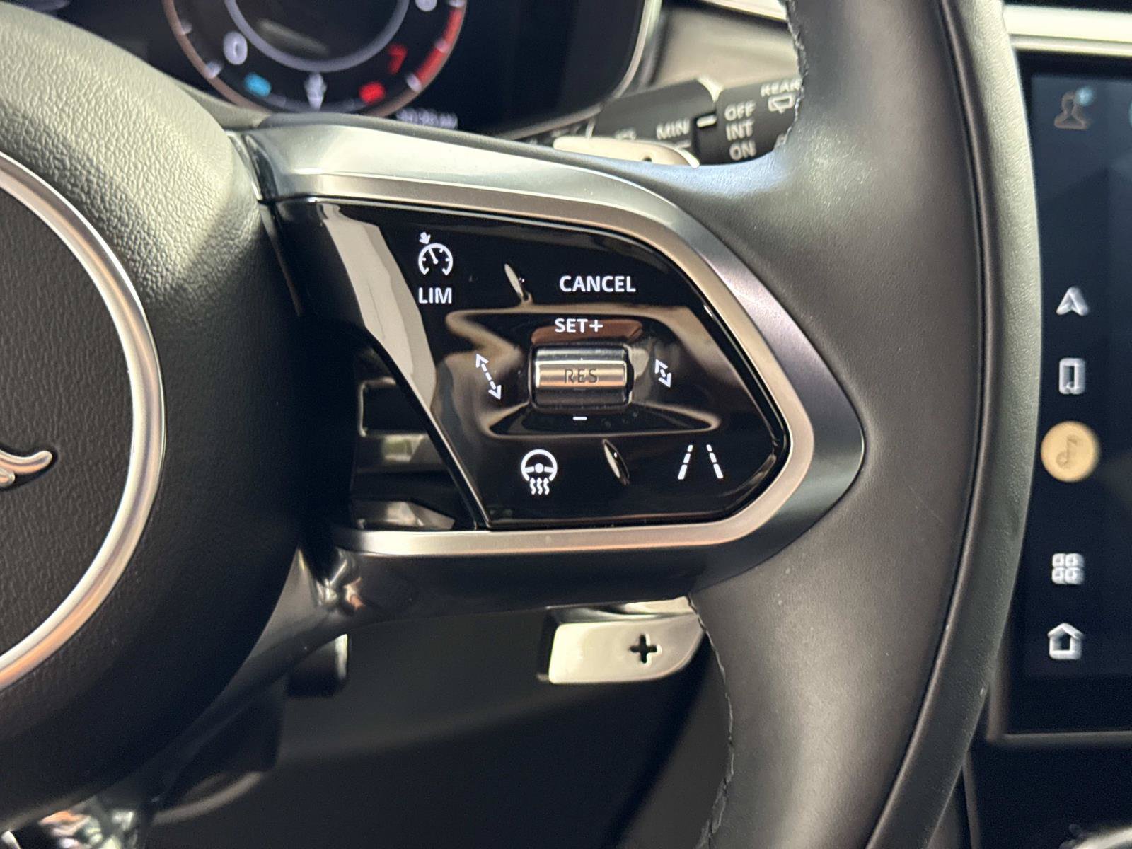Certified 2026 Jaguar F-PACE R-Dynamic S AWD/4WD image 31