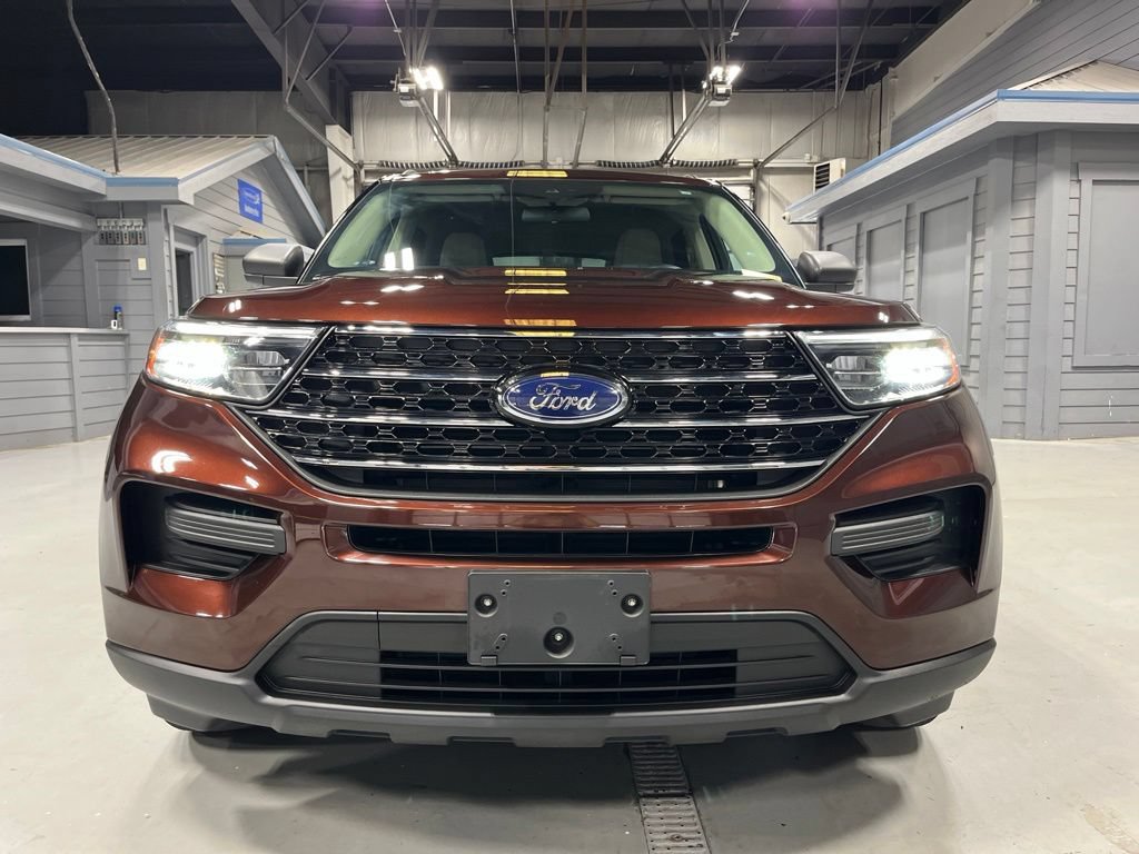 Used 2020 Ford Explorer XLT w/ Comfort Package AWD/4WD image 2