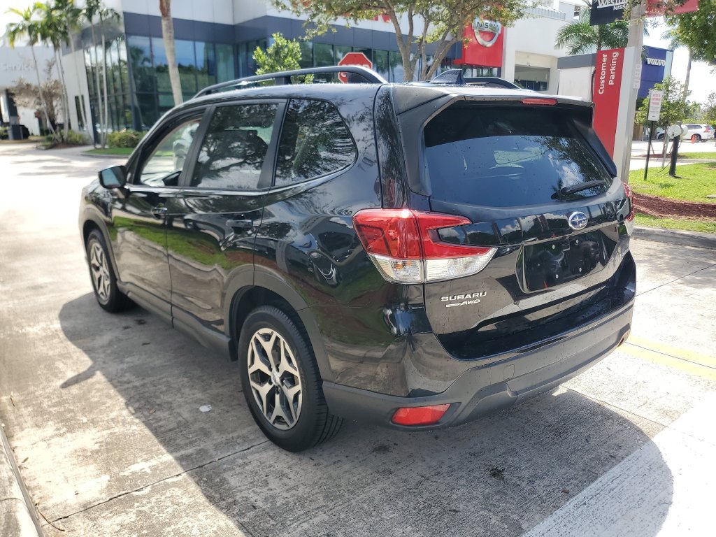 Used 2020 Subaru Forester Premium AWD/4WD image 4