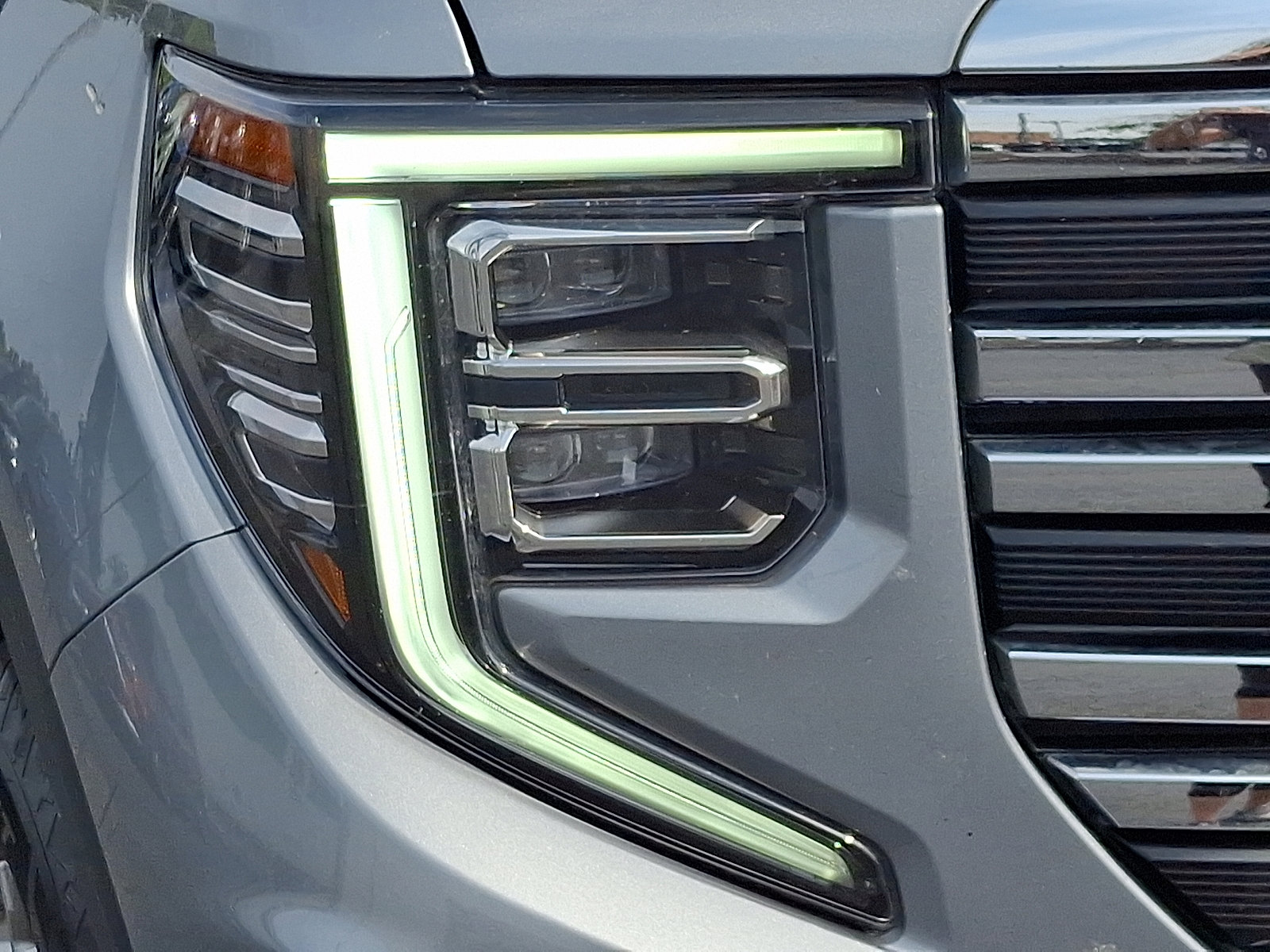 Used 2024 GMC Sierra 1500 SLT image 9