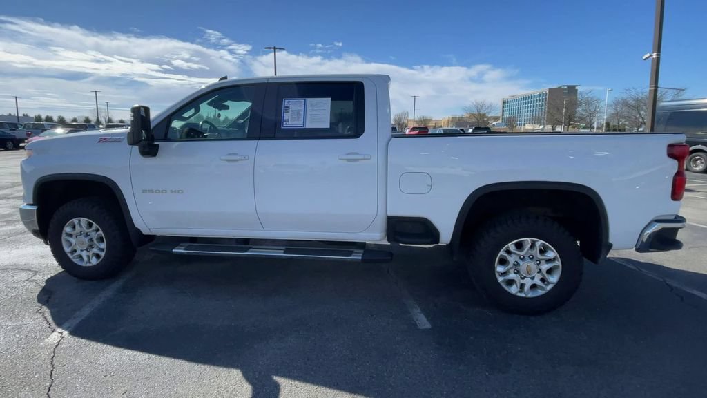 Used 2024 Chevrolet Silverado 2500 LT AWD/4WD image 7