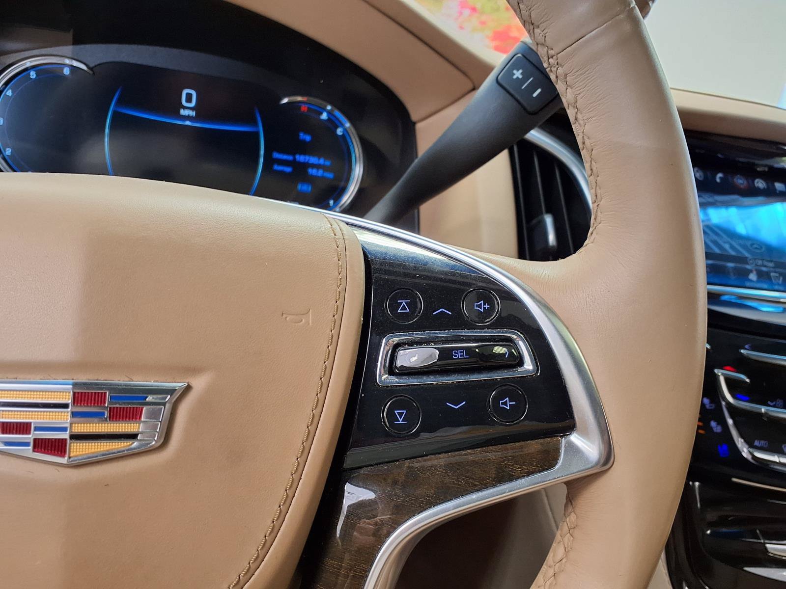 Used 2019 Cadillac Escalade ESV Platinum AWD/4WD image 32