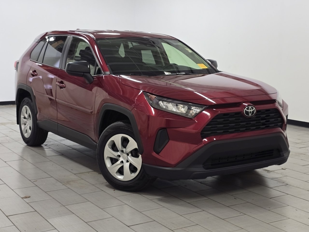 Certified 2022 Toyota RAV4 LE AWD/4WD image 2