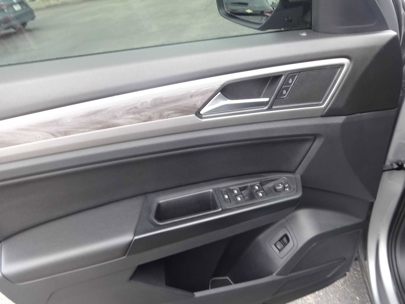 Used 2020 Volkswagen Atlas Cross Sport SE w/ Towing Package image 15