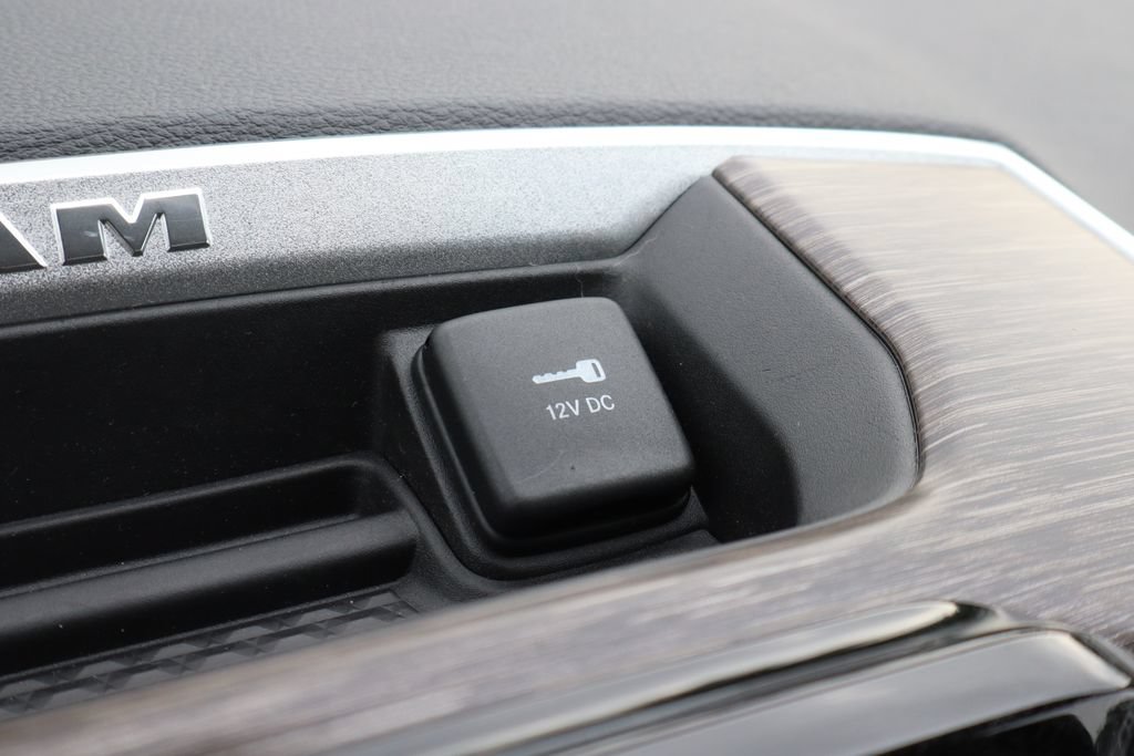 Used 2019 RAM 1500 Laramie AWD/4WD image 22