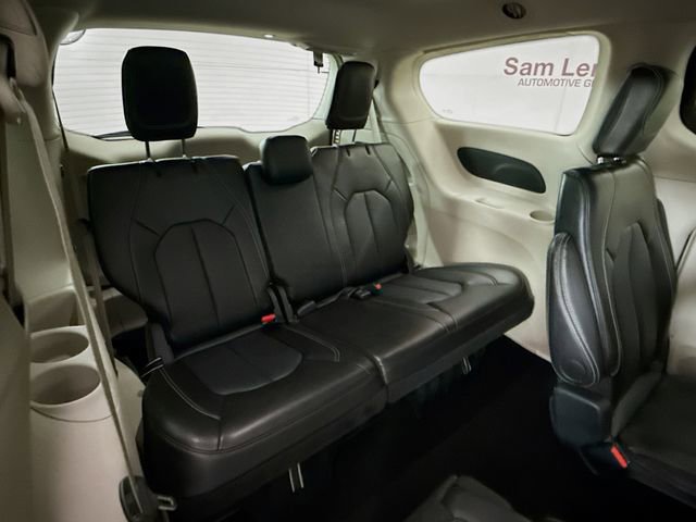 Used 2024 Chrysler Pacifica Touring-L image 25