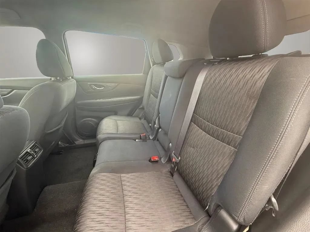 Used 2018 Nissan Rogue S AWD/4WD image 21