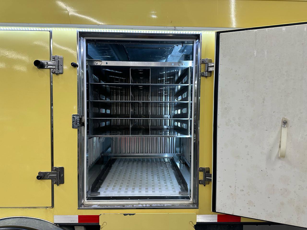 Used 2022 Ford E-450 and Econoline 450 Super Duty RWD image 8