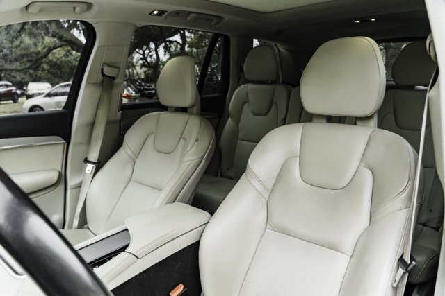 Used 2021 Volvo XC90 T5 Momentum w/ Climate Package image 10