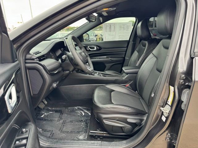 Used 2024 Jeep Compass Latitude w/ Altitude Special Edition image 11