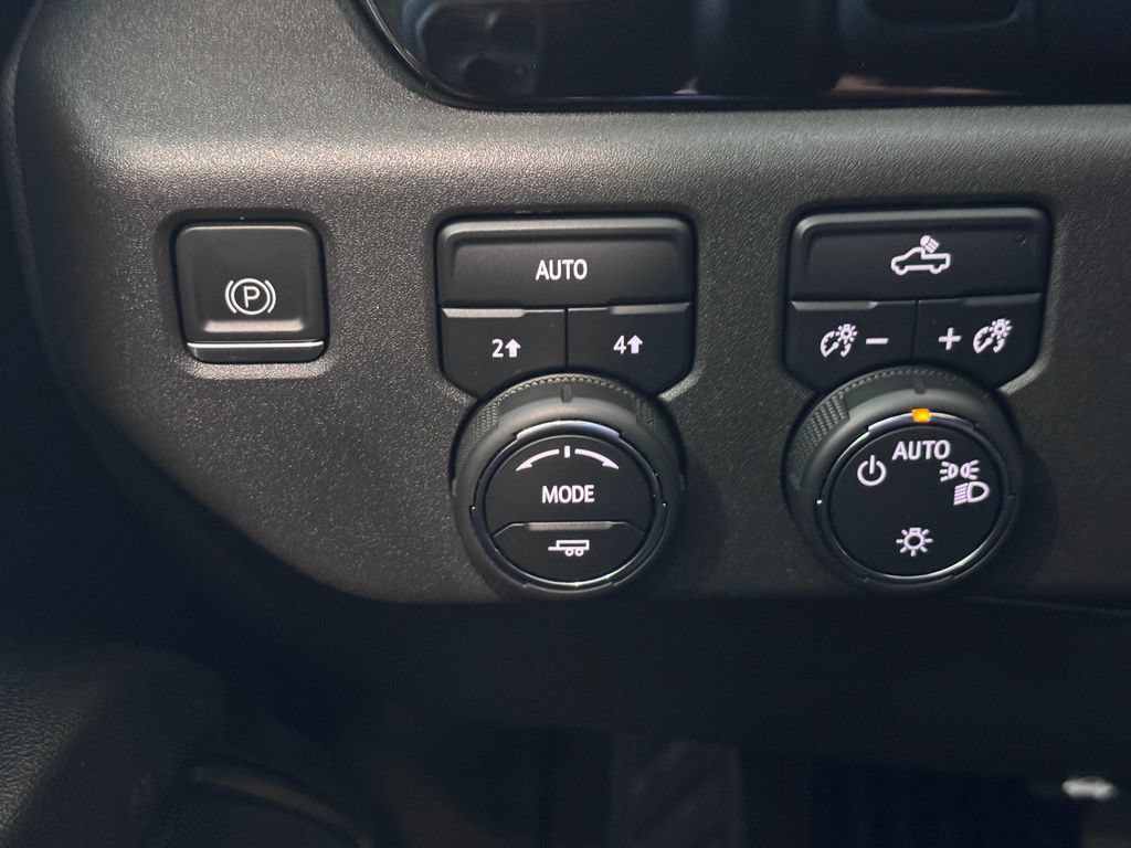 Certified 2023 Chevrolet Silverado 1500 LT AWD/4WD image 24