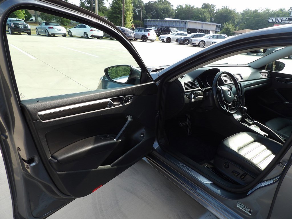 Used 2017 Volkswagen Passat 1.8T SEL Premium image 11