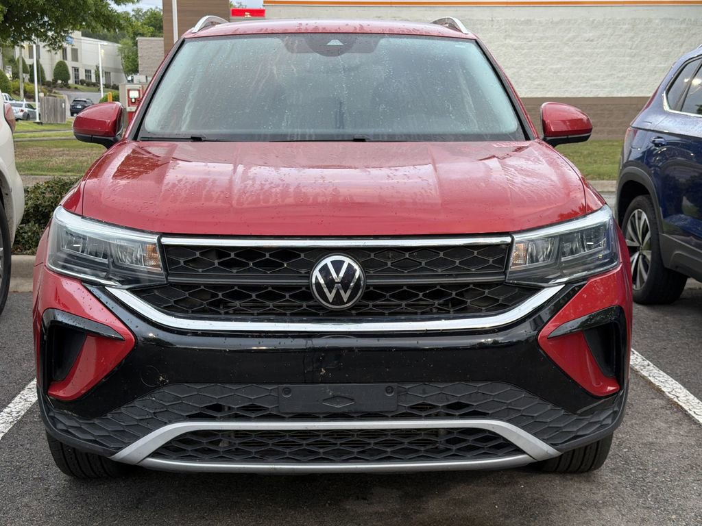 Used 2023 Volkswagen Taos SE image 2