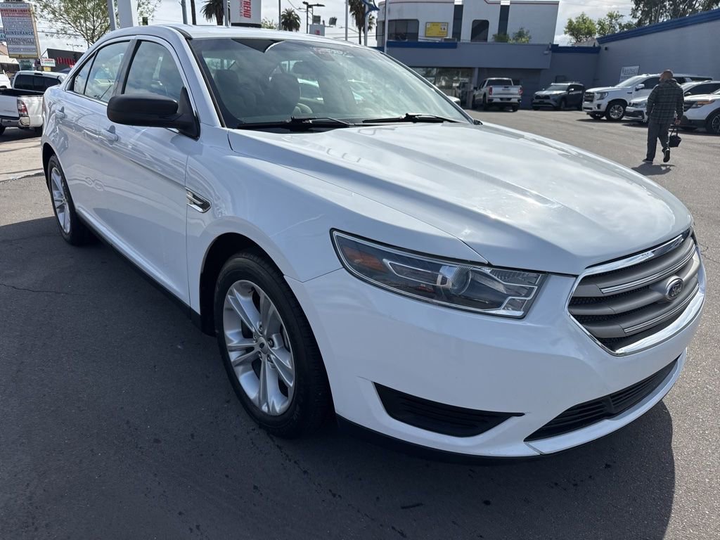Used 2019 Ford Taurus SE image 1