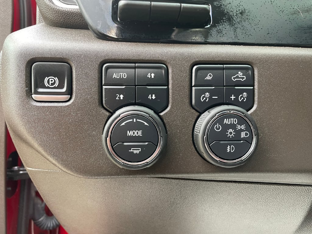 Used 2025 Chevrolet Silverado 1500 LTZ AWD/4WD image 39