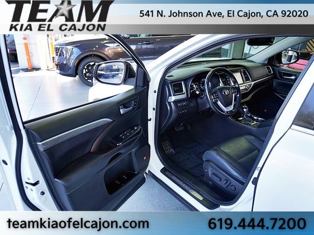 Used 2017 Toyota Highlander Limited Platinum image 38