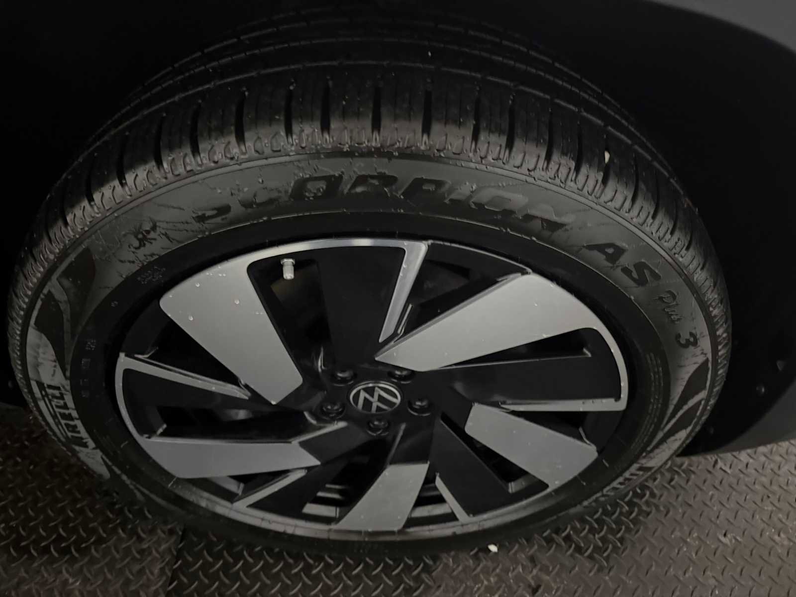 Certified 2024 Volkswagen Atlas Cross Sport SE image 12