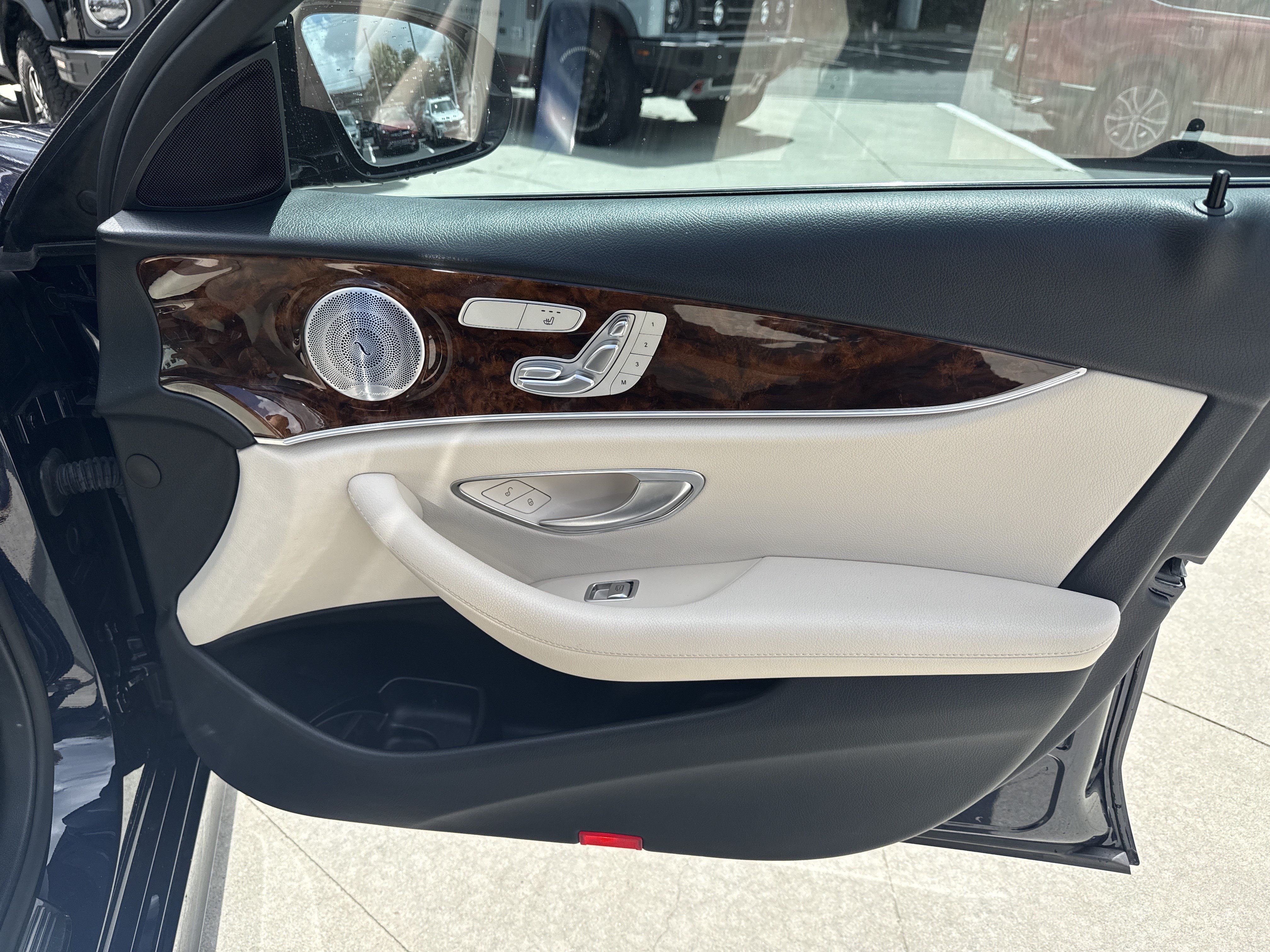 Used 2019 Mercedes-Benz E 300 4MATIC image 33