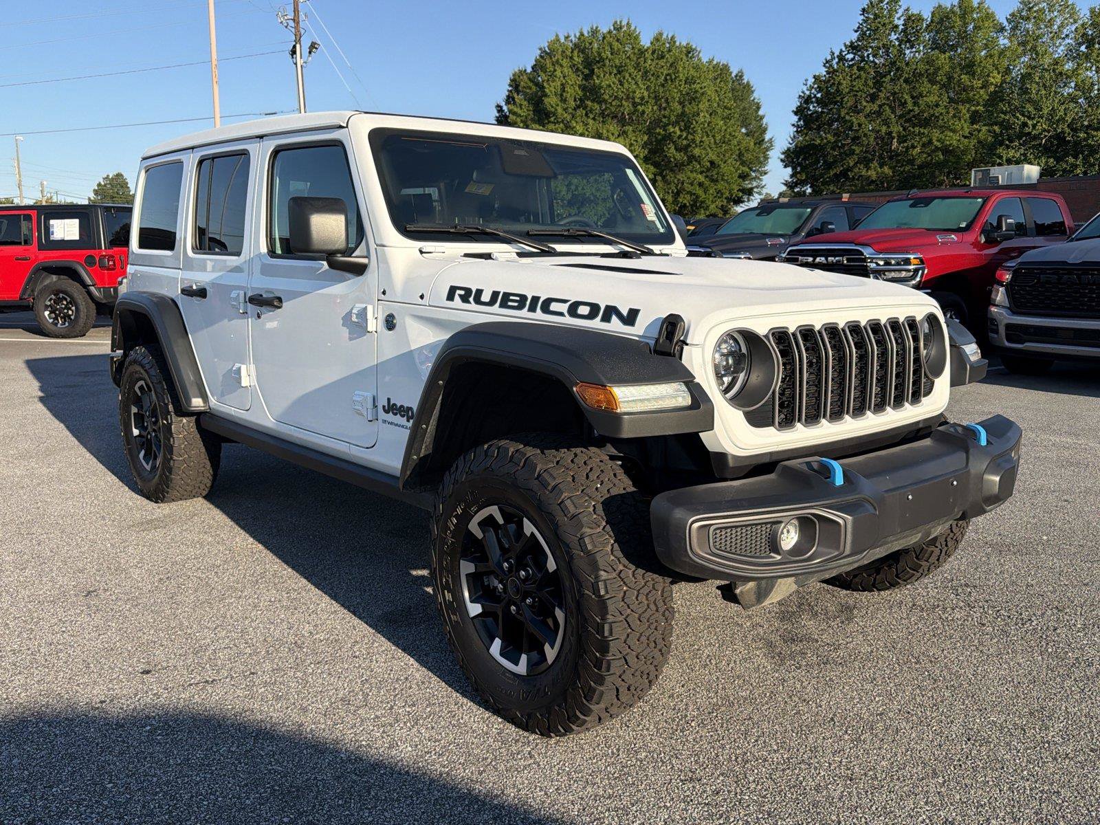 Used 2025 Jeep Wrangler Unlimited Rubicon 4xe w/ Safety Group AWD/4WD image 3