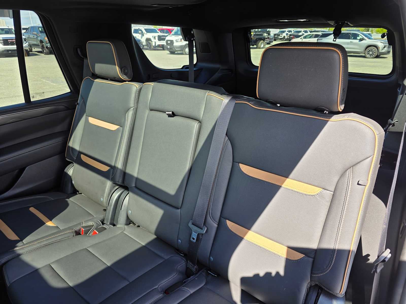Used 2023 GMC Yukon AT4 w/ AT4 Premium Plus Package AWD/4WD image 17