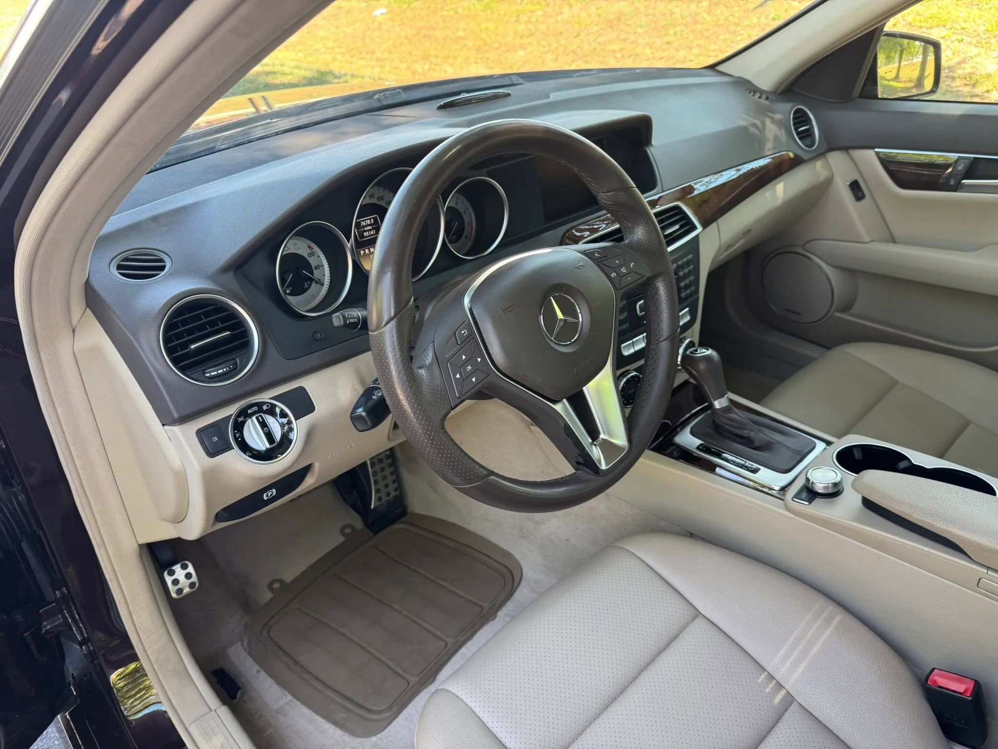 Used 2012 Mercedes-Benz C 250 Sedan image 16