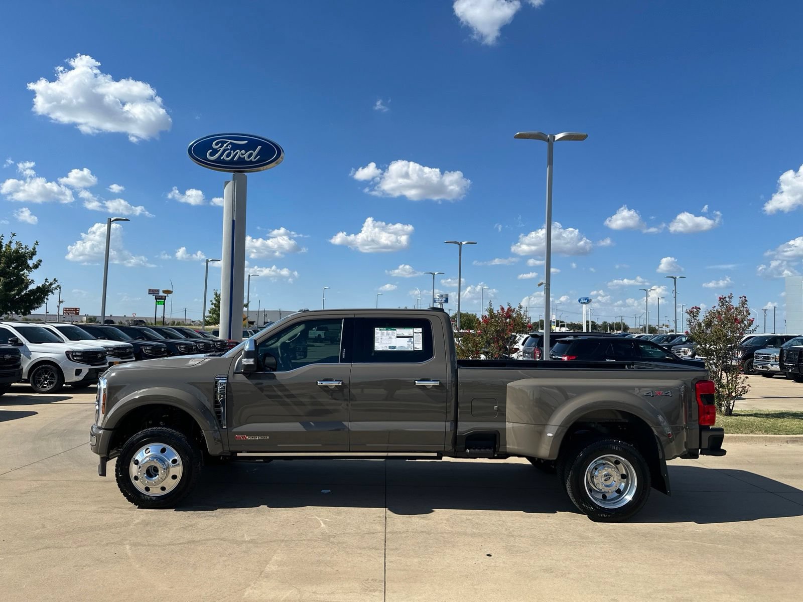 New 2026 Ford F450 Platinum w/ Platinum Plus Package AWD/4WD image 2
