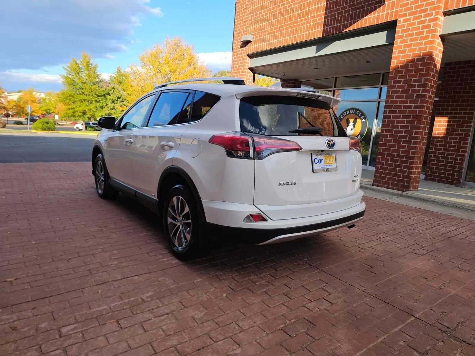Used 2016 Toyota RAV4 XLE image 4
