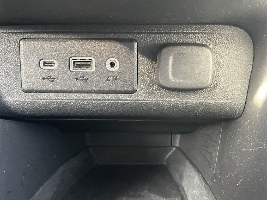 Used 2022 Buick Encore GX Select image 32