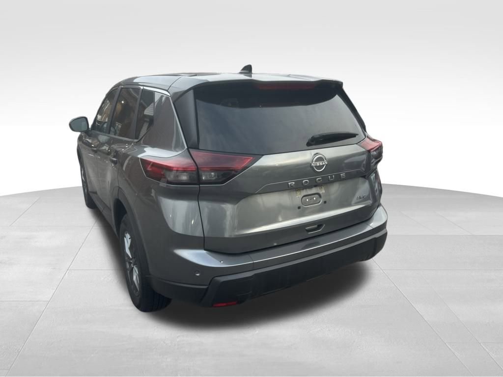 Used 2024 Nissan Rogue S image 15