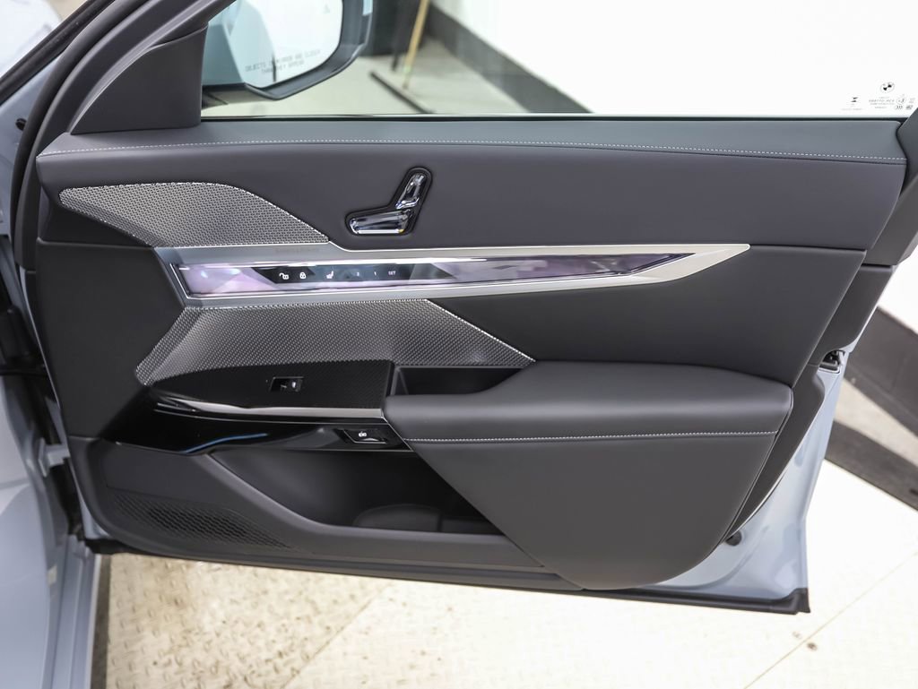 New 2026 BMW 740i xDrive w/ Premium Package image 29